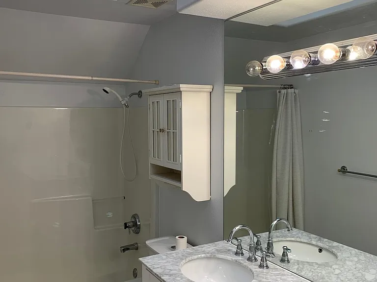 2714 SW Leah Ct — Photo 3