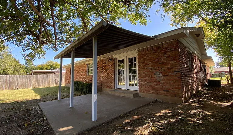 5709 NW Briarwood Dr — Photo 23