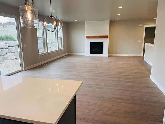 5th image of 3653 S Garibaldi Way