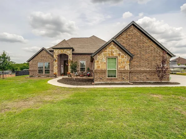 123 Lavender Ln, Springtown, TX 76082