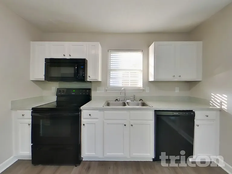 1032 Crowders Woods Dr — Photo 4