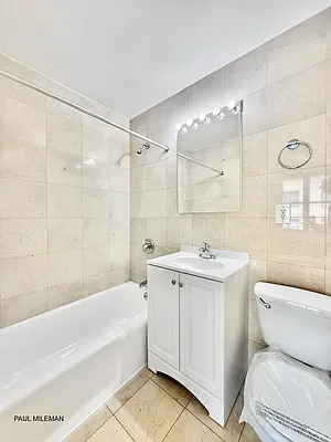 Rented by Manhattan Realty Group | media 10