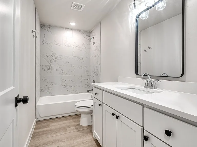 612 W 2nd St #100 — Photo 35