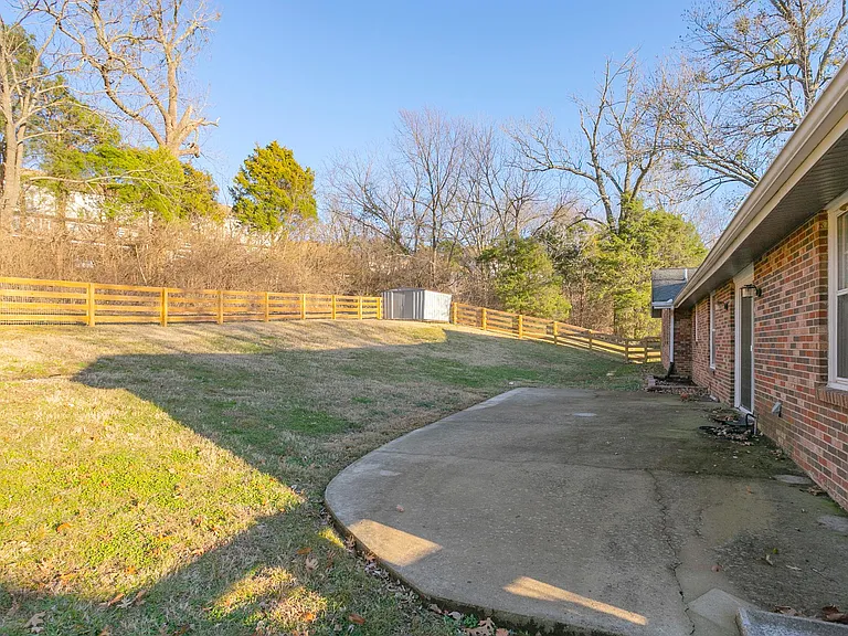 610 Ashley Ct — Photo 5