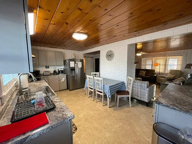 4 bed, 1512 sqft, $2,700 — Photo 2