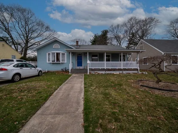 15 Relph St, Warwick, RI 02888