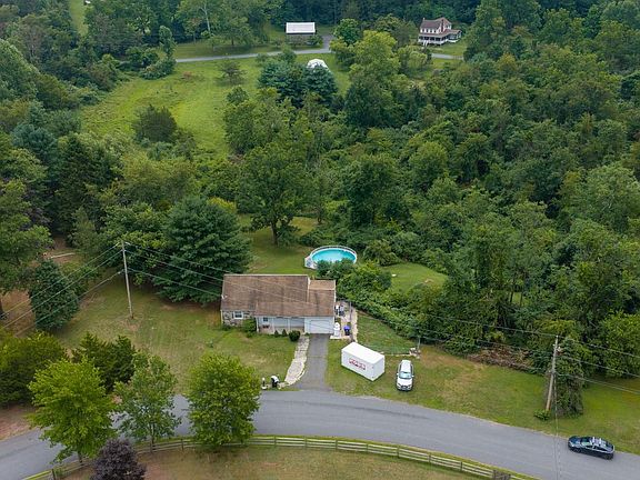 3rd image of 26 Golf Acres Rd