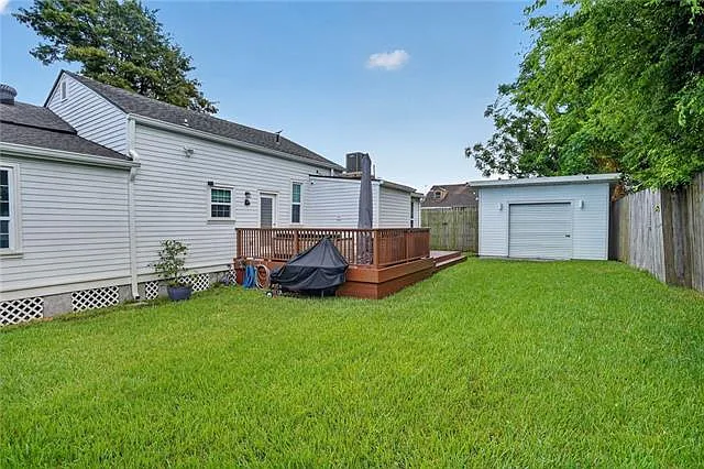 516 Peniston St — Photo 16