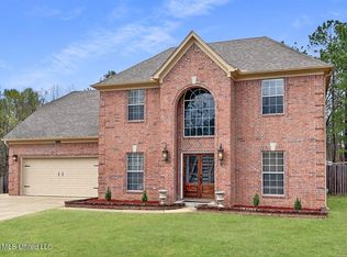 10100 Lazy Creek Dr, Olive Branch, MS 38654