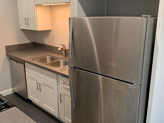 3rd image of 905 E Garfield Ave #12