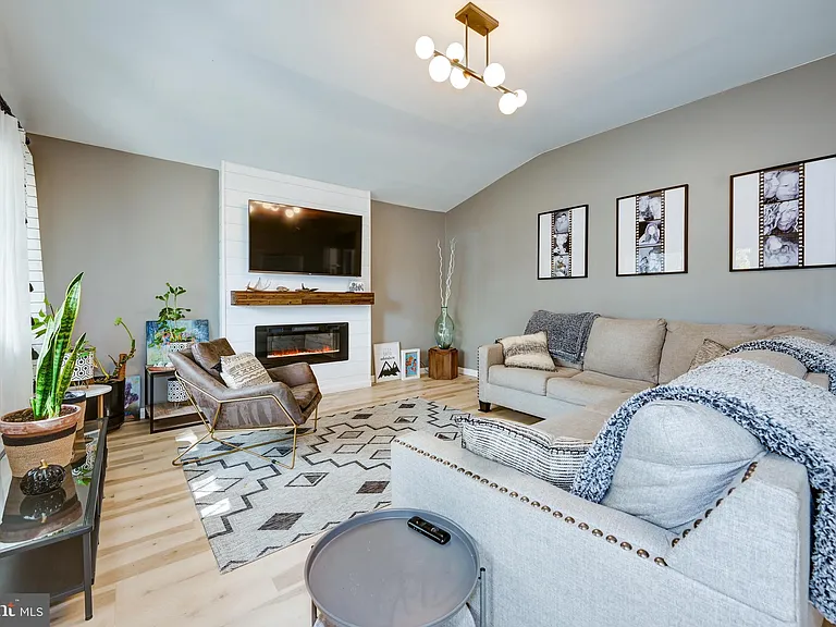 325 Juniper Dr — Photo 13