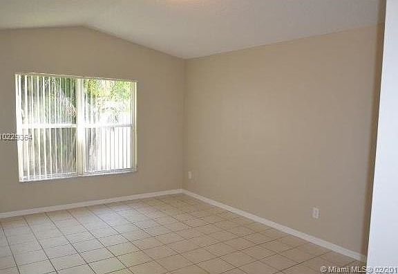 5th image of 318 SW 195th Ave