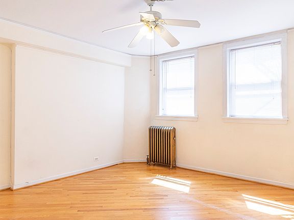 3rd image of 1020 W Ardmore Ave APT 204