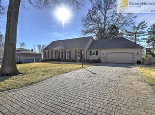 10340 Pawnee Ln, Leawood, KS 66206