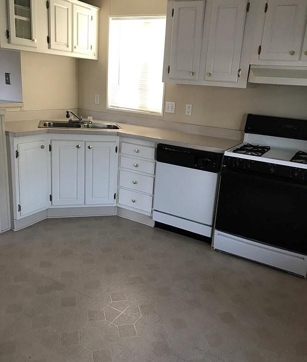 2nd image of 133 Live Oak Ln #133