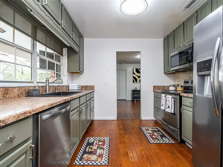 1594 Frances St — Photo 35