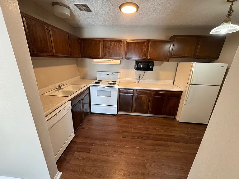 2111 Kasold Dr — Photo 1