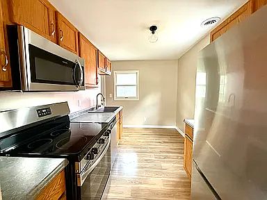 4th image of 916 E Fairlawn Dr