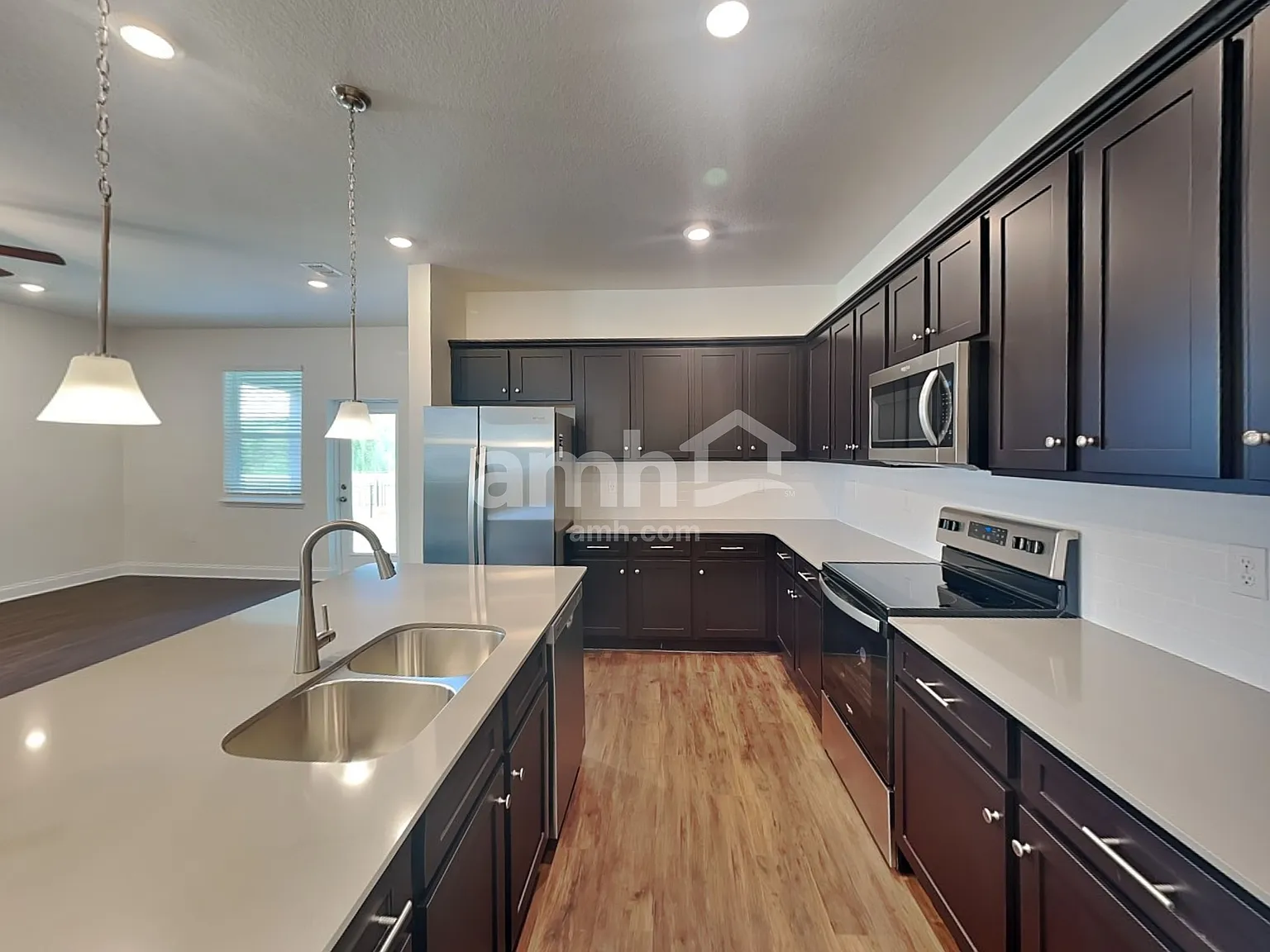 4 bed, 2.5 bath, 2078 sqft, $2,720 — Photo 3