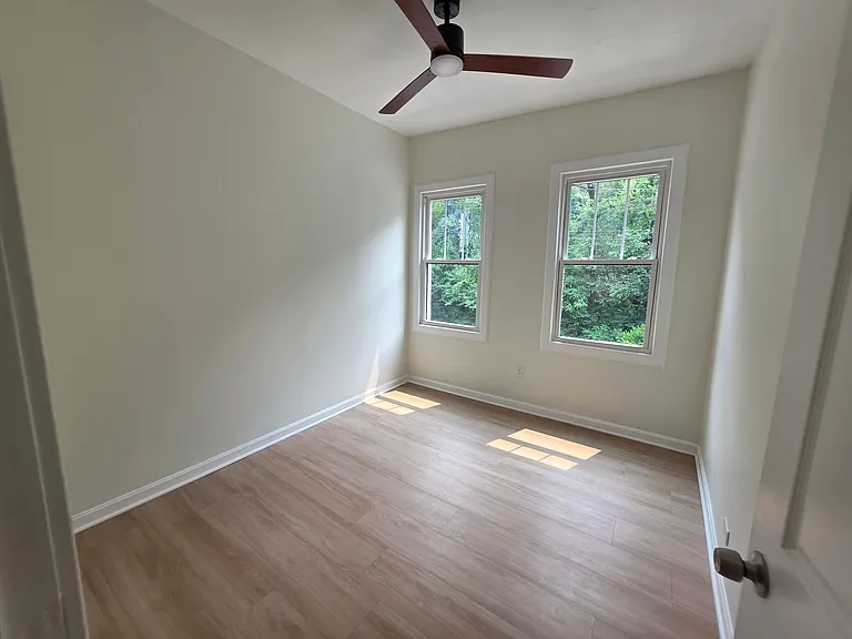 407 E Carson St — Photo 22