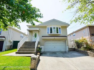 8 Drumgoole Rd E, Staten Island, NY 10312