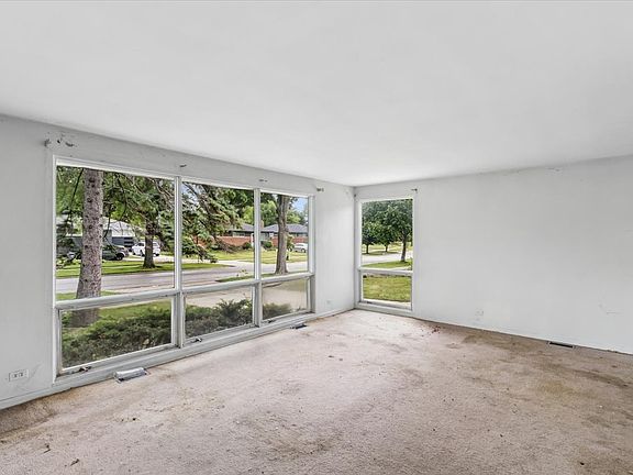 4th image of 719 W Dresser Dr