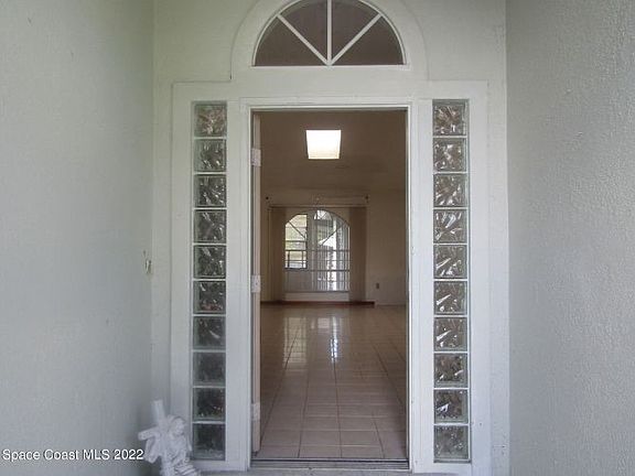 2nd image of 936 Walden Blvd SE