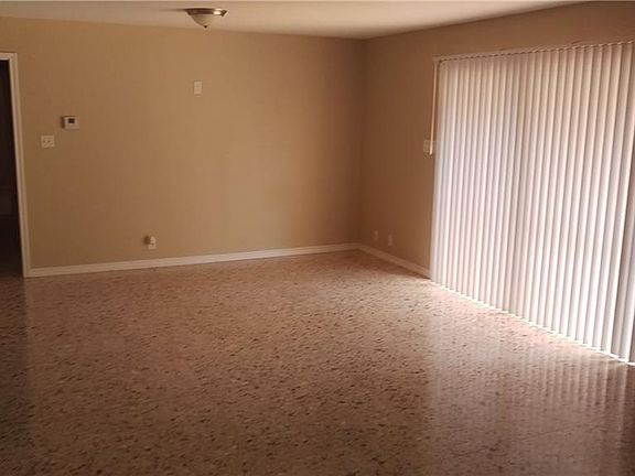 5th image of 462 Montclair Dr