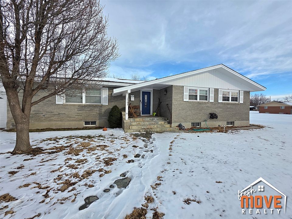 2nd image of 1702 Parkwood Ln
