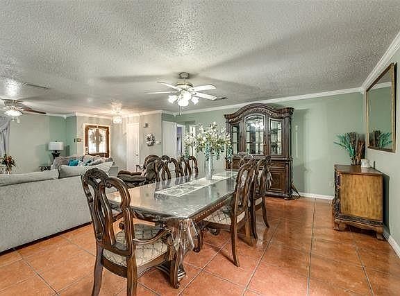 3rd image of 1326 Colony Dr