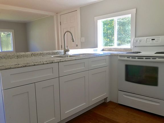 4th image of 208 Jasmine Cir