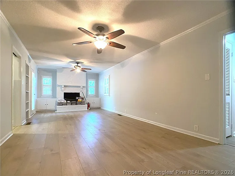 2721 Mirror Lake Dr — Photo 11