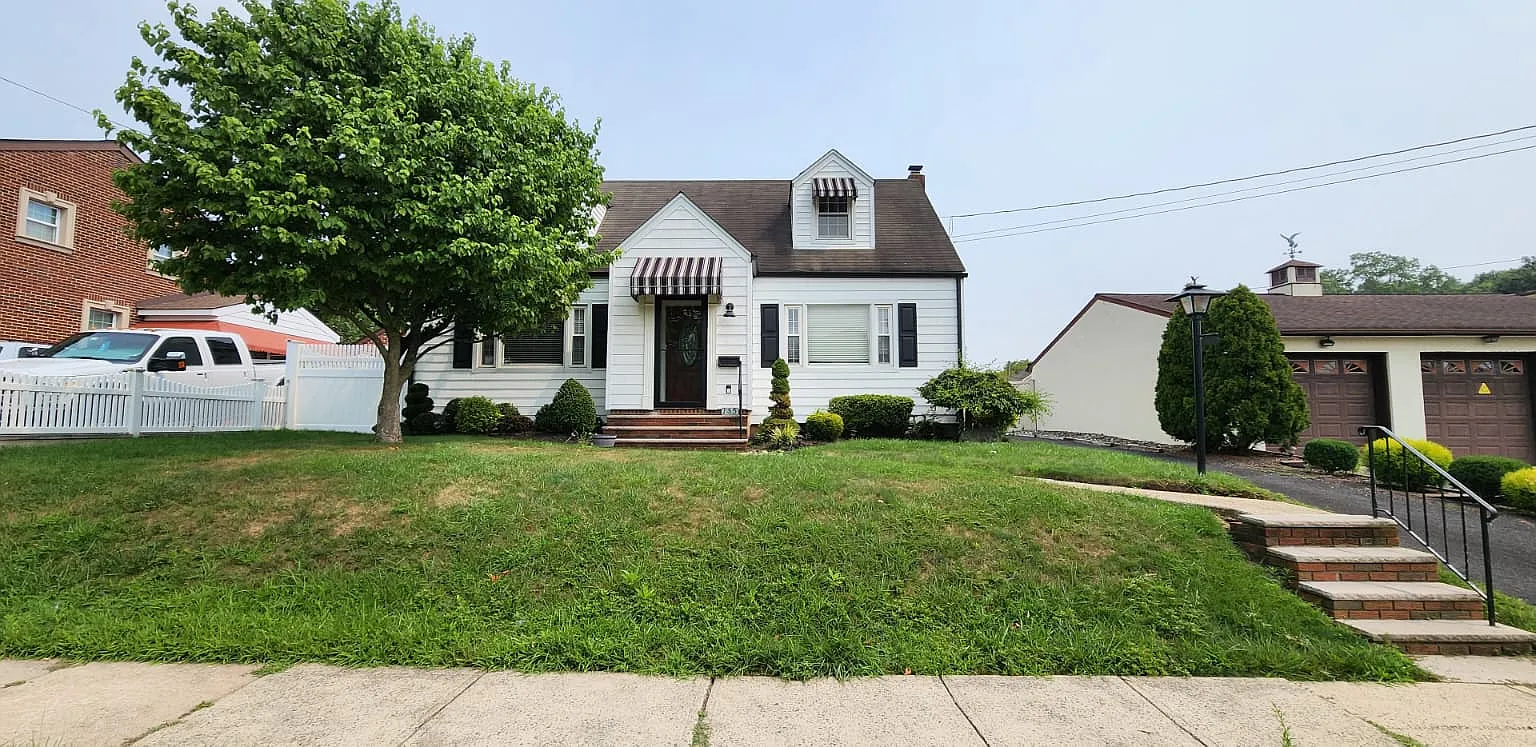 6 bed, $4,100 — Photo 1