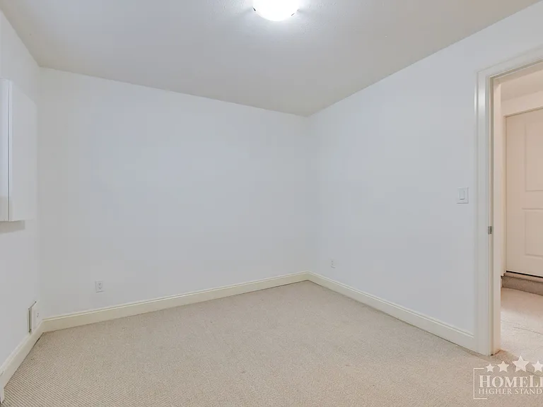 6129 148th St #BASEMENT — Photo 11