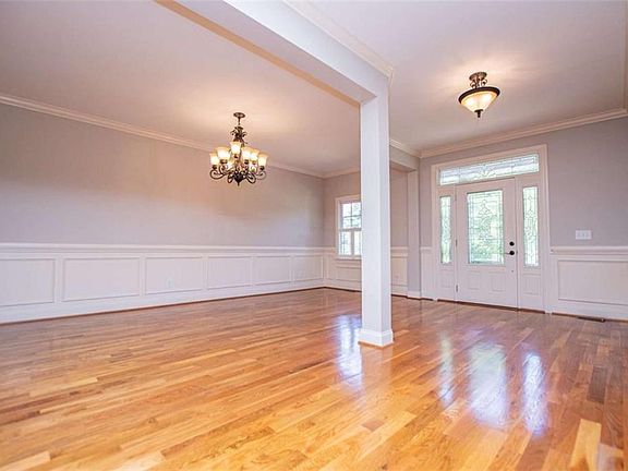 3rd image of 133 Stonegate Trl