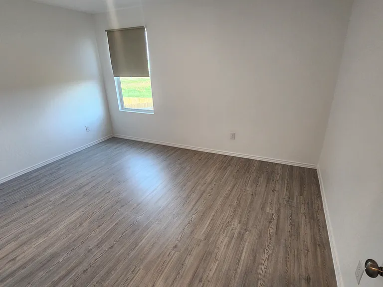 2815 Charpak Dr — Photo 26