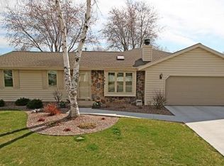 1645 Kalahari Dr, Green Bay, WI 54313