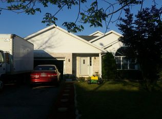 8 Debra Ct, Sauk Village, IL 60411