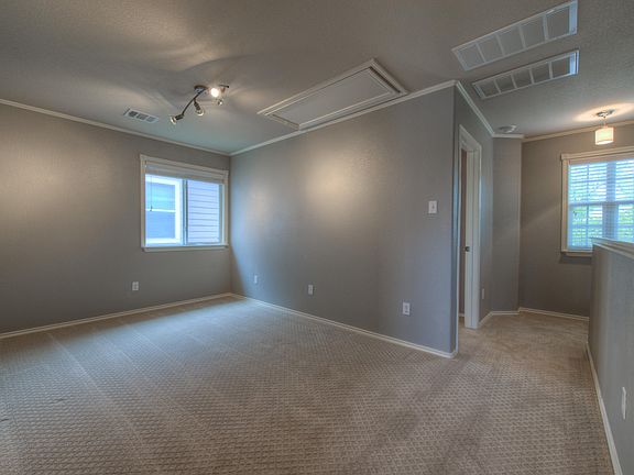 5th image of 712 Alamo Plaza Dr