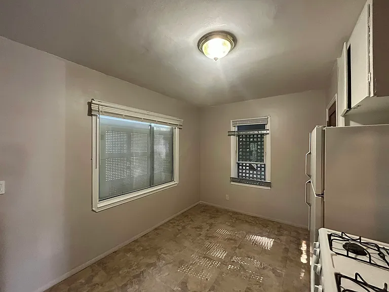 19313 Stahelin Ave — Photo 3