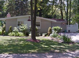 29885 Spring Hill Dr, Southfield, MI 48076