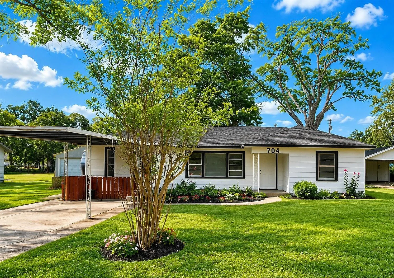 4 bed, 2.0 bath, 2037 sqft, $1,950 — Photo 1