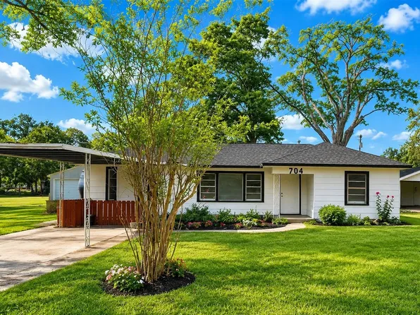 704 Alice St, Sweeny, TX 77480