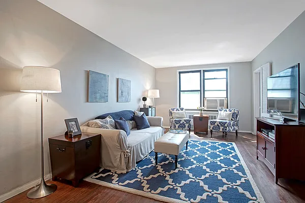 Sold by Compass | media 18