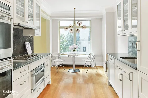 Sold by Sotheby's International Realty | media 3