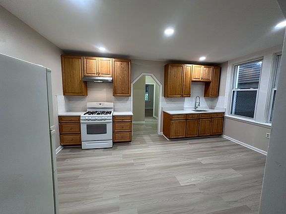 3rd image of 222 W Runyon St #1R