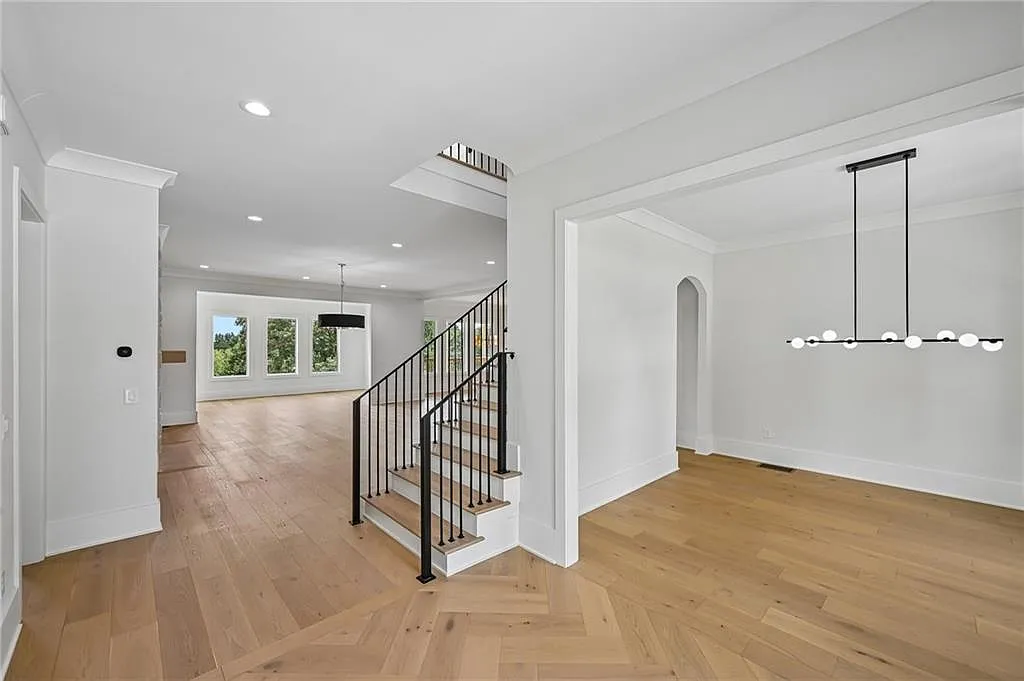 5 bed, 5.5 bath, 8569 sqft, $11,000 — Photo 3