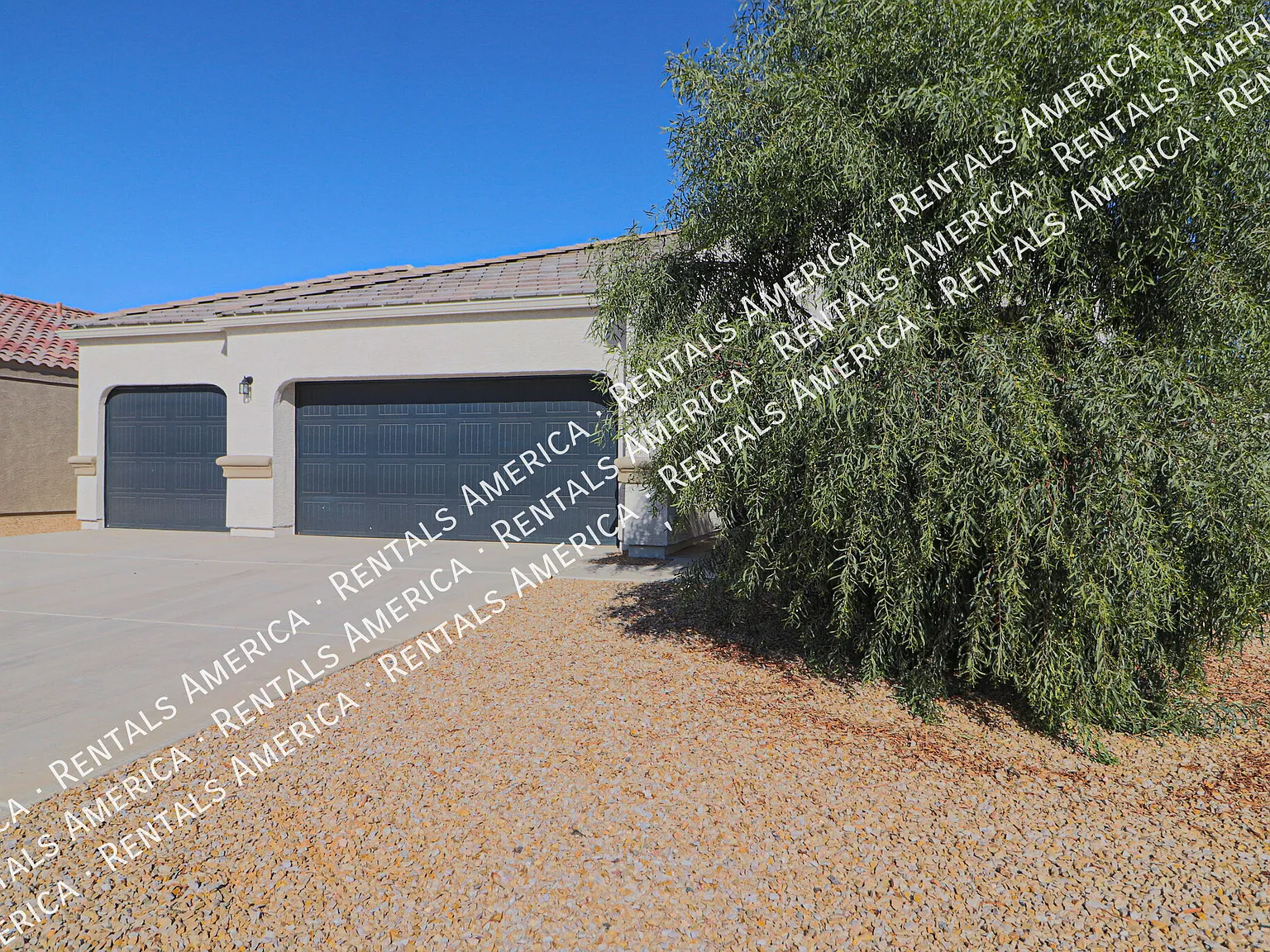 Fabulous 5 Bedroom Magma Ranch Home W/3-Car Garage — Photo 2