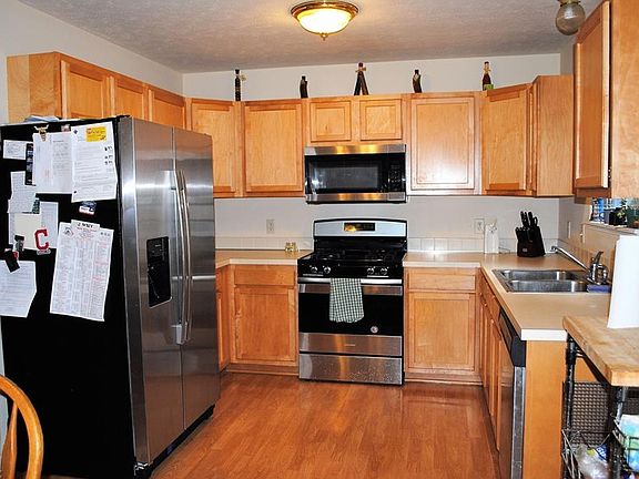 2nd image of 88 Thorlone Ave