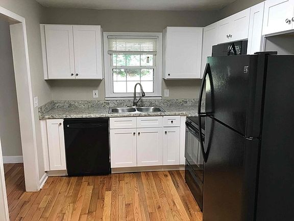 3rd image of 3696 Sherwood Dr